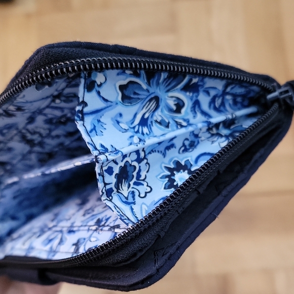 VERA BRADLEY/TURNLOCK WALLET/NAVY - Picture 9 of 11
